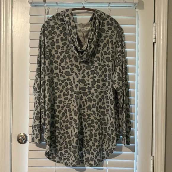 Pullover Top with Hood - Picture 8 of 8